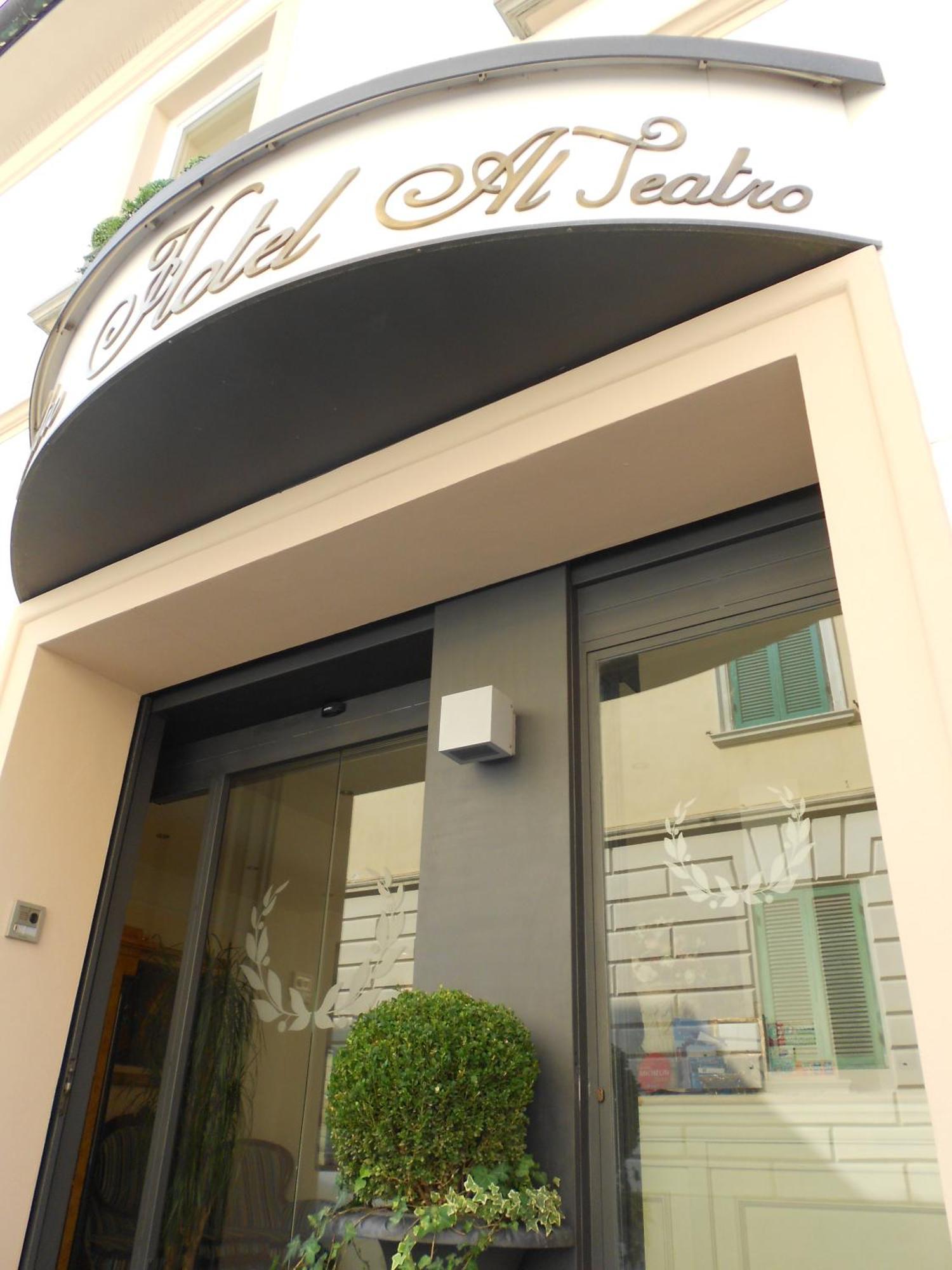 ホテル Al Teatro リヴォルノ エクステリア 写真